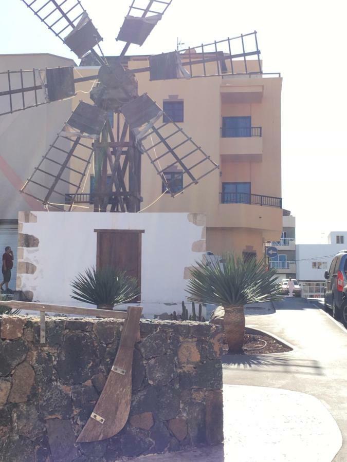 Calle Eusebio Carballo Estévez Corralejo Esterno foto